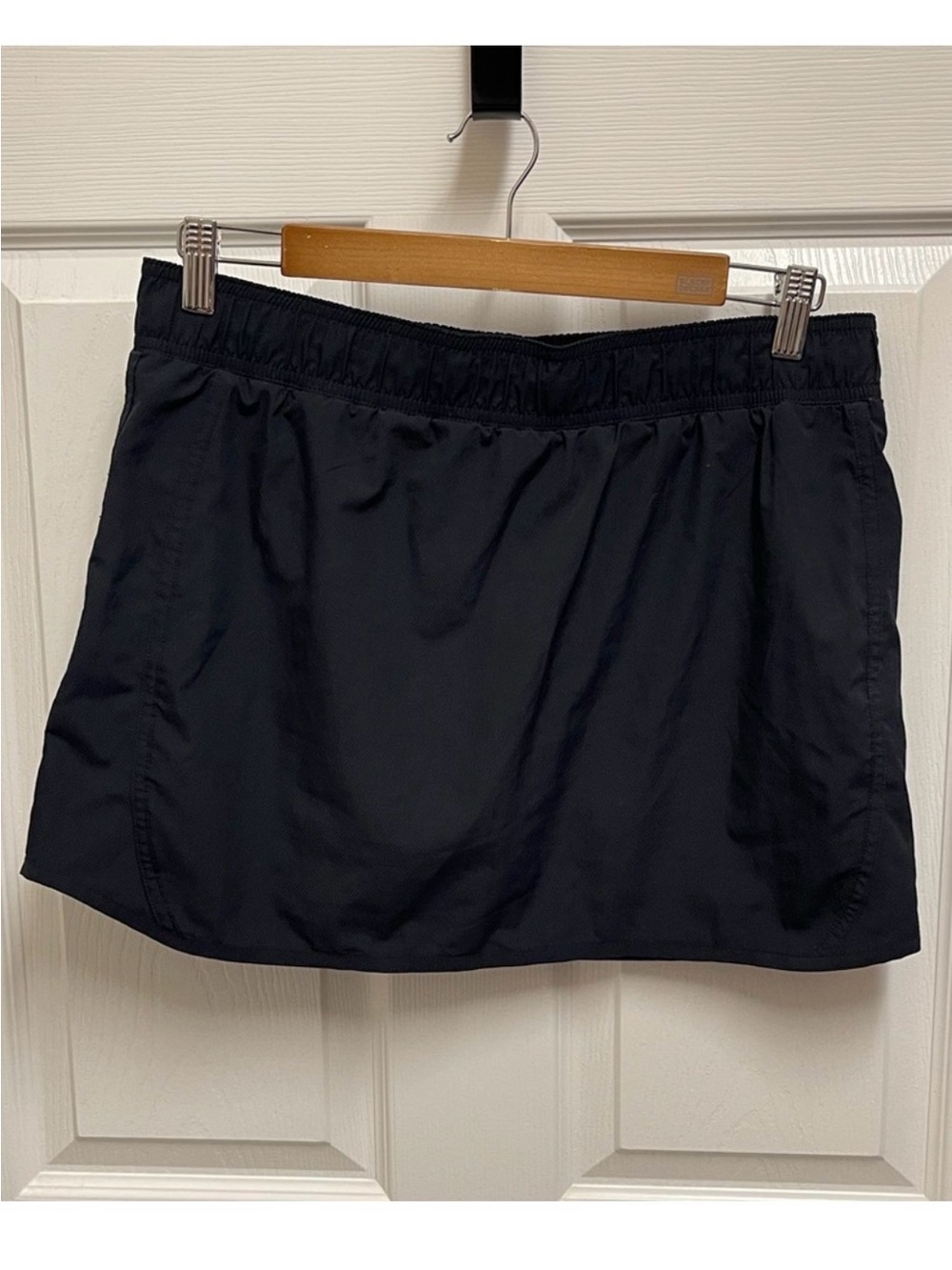 Columbia Women’s Black Skort. Sz Medium